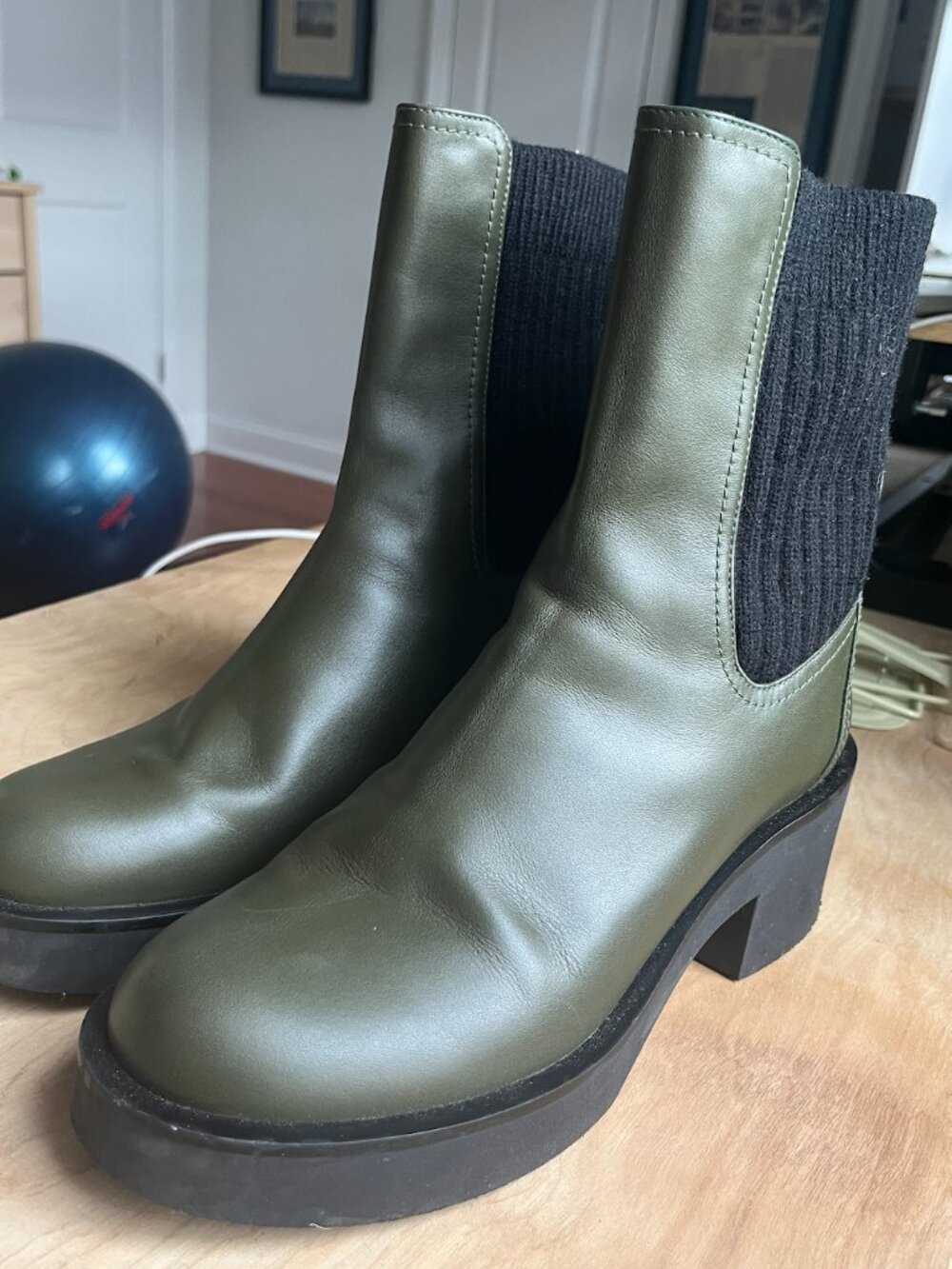 Stuart Weitzman green leather chelsea platform boots size 9